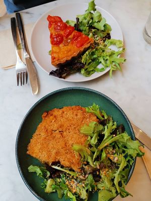  at Maisie Cafe in Paris