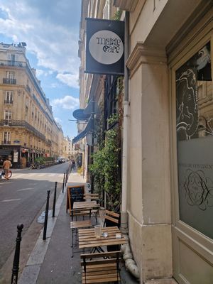  at Maisie Cafe in Paris