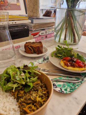  at Maisie Cafe in Paris