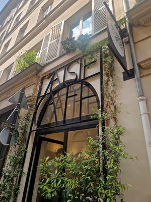  at Maisie Cafe in Paris