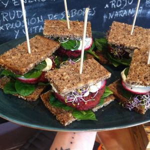 Redbeet burgers with horseradish souce in german bread.
Nice tapa . at La Libelula in Cordoba