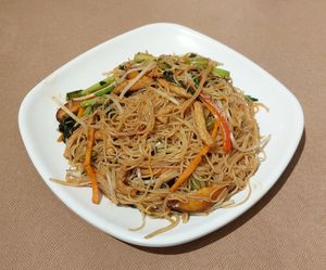 Braised Rice Noodles with Shredded Mock Meat and Vegetables 裡紅三絲炆米 at Lotus Veggie 蓮花健康素食 - Jordan in Kowloon