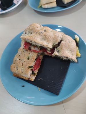 Tomate y oliva at Mimimi in Granada