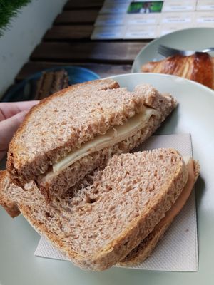 Vegan ham and cheese sandwich at Mimimi in Granada