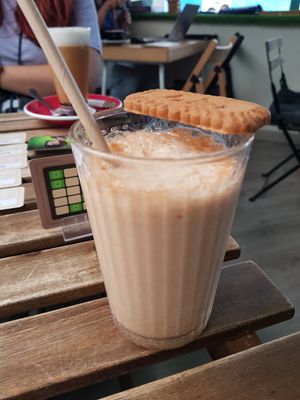 Pear and biscoff cake at Mimimi in Granada