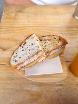 Sandwich tostado. Más pequeño que las tostadas que vimos. at Mimimi in Granada