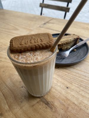 Batido de pera, galleta y canela   at Mimimi in Granada