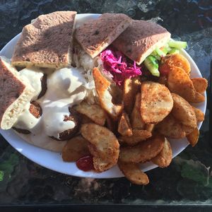 Assiette Hummus Falafel at Falafel St. Jacques in Montreal