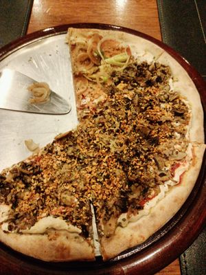 Calabresa e shitake at O Forno in Rio De Janeiro