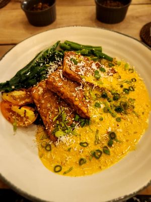  at Nonie's in Boracay