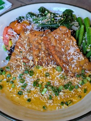 Kare-kare tempeh at Nonie's in Boracay