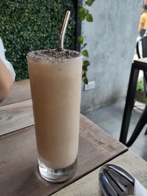 Banana ginger smoothie at Nonie's in Boracay