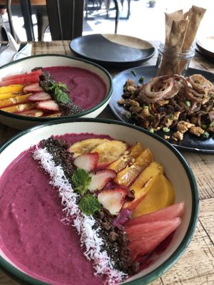 Strawberry Smoothie Bowl and Tofu Sisig at Nonie's in Boracay