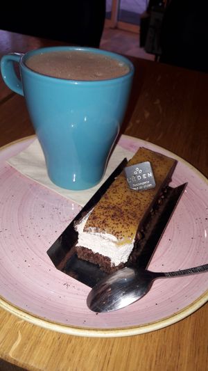 Chocolat chaud vegetal + pâtisserie vegane at L'Eden Libre de Gluten in Obernai