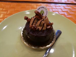 chocolate cake at hal cafe 229 in Kamakura