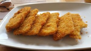 fried tempeh at Karuna Vittala Vegetarian in Batuan
