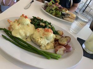 eggs benedict at Vegan Hills in Honolulu