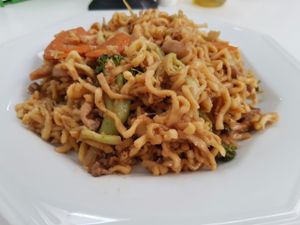 Yakissoba com tofu, cogumelos e vegetais  at Vegecetera in Blumenau