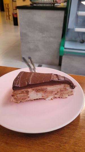 Kinderschokoladen Cake 😍 at Vegecetera in Blumenau