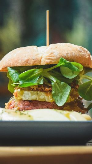 Hamburgesa La Cabrona con queso de cabra at Green Zone in Gijon