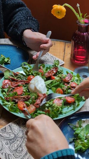 Ensalada con burrata at Green Zone in Gijon