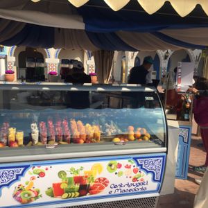 fresh fruit at Vegan Kiosk in Castelnuovo Del Garda