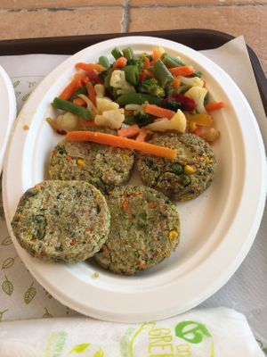 Mini “burgers”. Menu for 10€ at Vegan Kiosk in Castelnuovo Del Garda