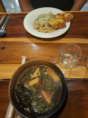 Vegane Ramen und vegetarische Cheese-Pasta at Tofu Kitchen in Koh Chang