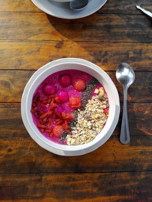 Dragonfruit smoothiebowl at Tofu Kitchen in Koh Chang