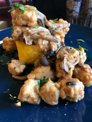Polenta with tempeh and mushrooms at Cardamomo Cucina Vegana in Arona