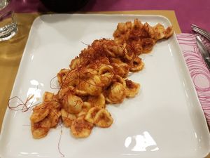 Pasta with pesto at Cardamomo Cucina Vegana in Arona