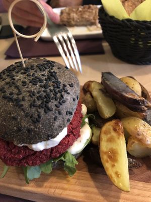 Burger at Cardamomo Cucina Vegana in Arona