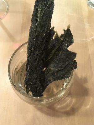 Kale chips at Cardamomo Cucina Vegana in Arona