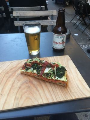 Pizza vegan, délicieuse! at Square Delicatessen in Strasbourg