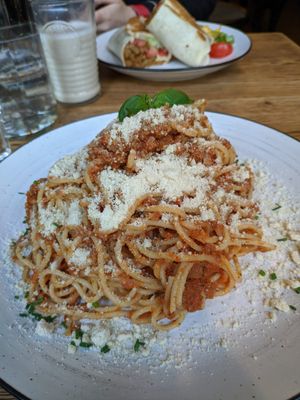 Pasta with ragout and cashew parmesan at SIGGIS v/gan dine & co. in Munich