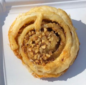 Karamellschnecke  at SIGGIS v/gan dine & co. in Munich