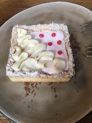 Tartelettes Himbeer Mousse  at SIGGIS v/gan dine & co. in Munich