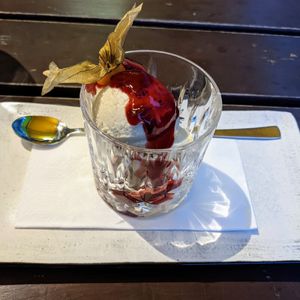 White chocolate mousse at SIGGIS v/gan dine & co. in Munich