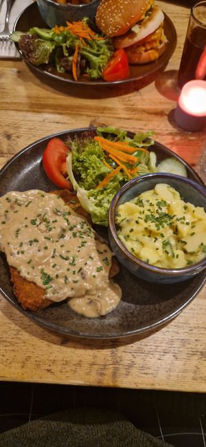 Jägerschnitzel at SIGGIS v/gan dine & co. in Munich