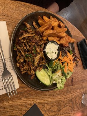 The Immune with potato wedges  at SIGGIS v/gan dine & co. in Munich