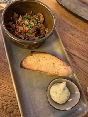 Garlic mushrooms  at SIGGIS v/gan dine & co. in Munich