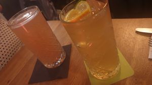 Rhabarber Schorle and jasmin ice tea at SIGGIS v/gan dine & co. in Munich