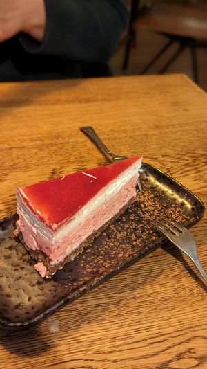 Coconut and Raspberry torte at SIGGIS v/gan dine & co. in Munich