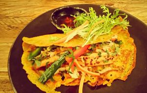 Zen: Viet. Reiskokospfannkuchen mit frischen Gemuese und knusprigen Tofu gefuellt ! at SIGGIS v/gan dine & co. in Munich