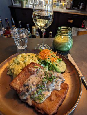 Schnitzel with potato salad at SIGGIS v/gan dine & co. in Munich