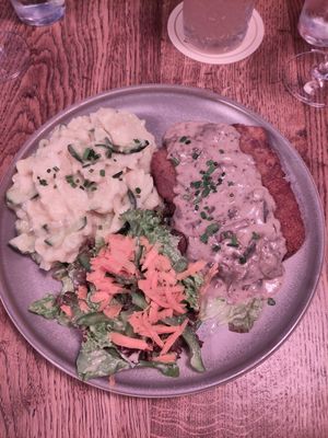 Schnitzel and potato salad at SIGGIS v/gan dine & co. in Munich