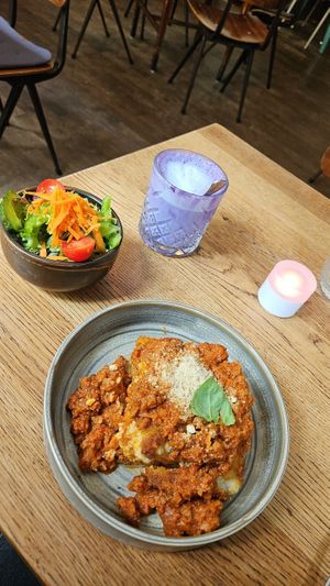 Lasagne mit Side Salad at SIGGIS v/gan dine & co. in Munich