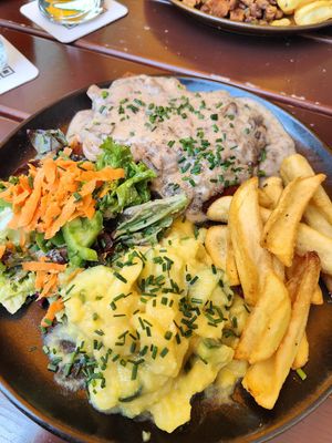 Schnitzel 18.50 at SIGGIS v/gan dine & co. in Munich