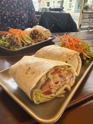 „Tuna“ Wrap und Basic Wrap  at SIGGIS v/gan dine & co. in Munich