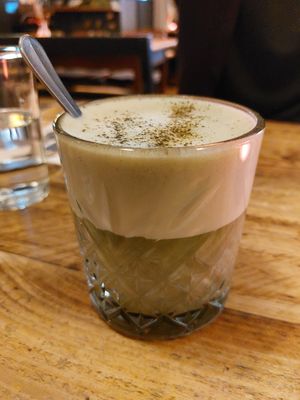 Matcha latte with oat milk at SIGGIS v/gan dine & co. in Munich
